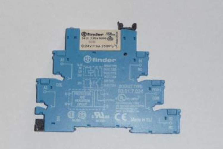 Przekaźnik miniaturowy w obudowie