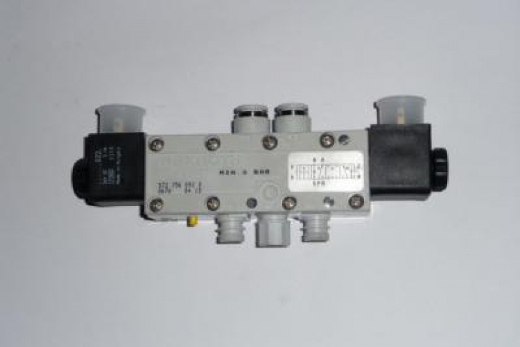 Rozdzielacz Rexroth 5/4, Zastosowanie: maszyny Multivac, strowanie układami podnoszenia oraz funkcjami narzędzia formującego.