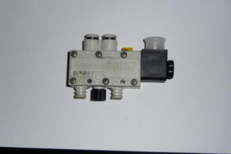 Rozdzielacz Rexroth 5/2 stosowany w starszych maszynach Multivac do realizacji praktycznie wszystkich funkcji roboczych maszyny.