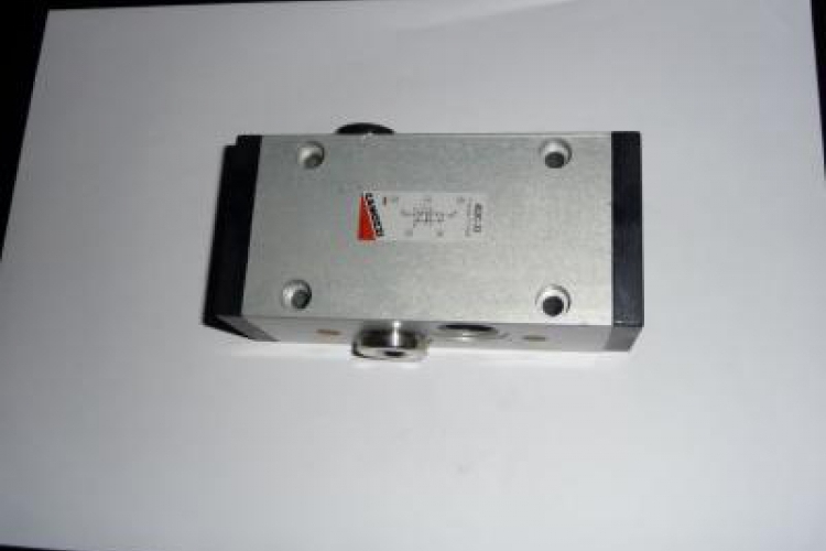 Zawór Camozzi 5/2 stosowany w funkcji 3/2 jako zamiennik zaworu zgrzewania w maszynach Multivac.